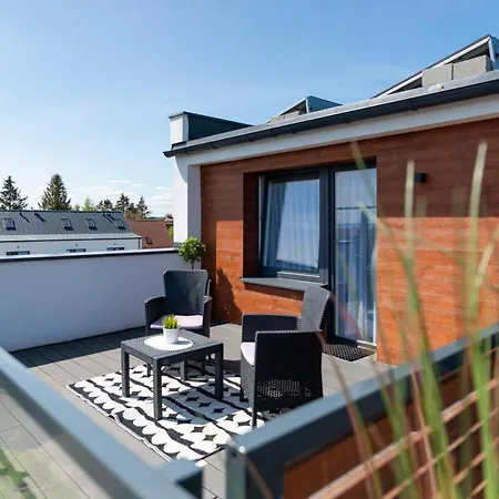 ホームステイ Goscinne レバ