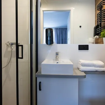 ホームステイ Goscinne レバ