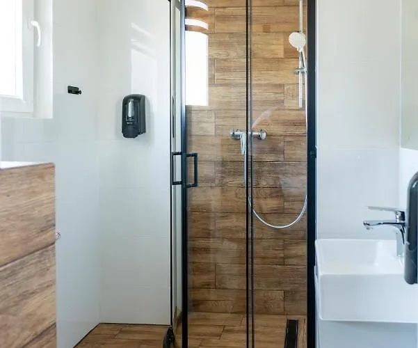 Δωμάτια σε οικογενειακή κατοικία Goscinne Rewa